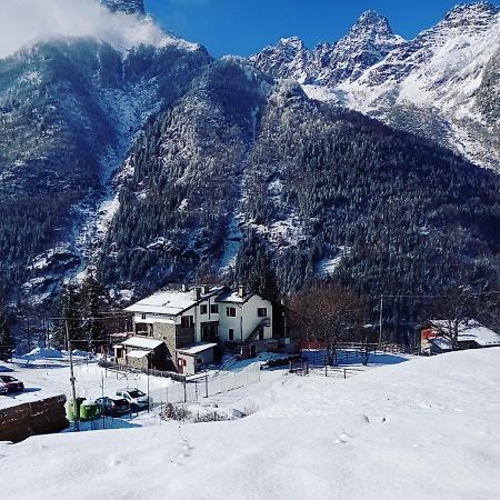 Sasso Nero Hotel Chiesa in Valmalenco Kültér fotó