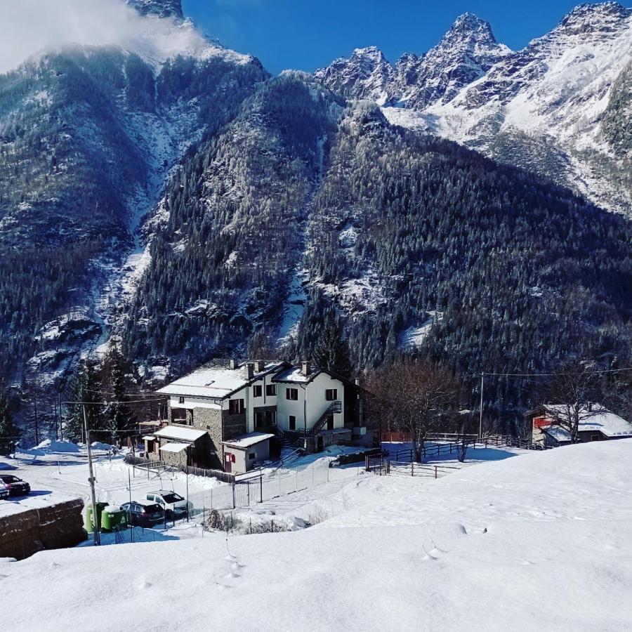 Sasso Nero Hotel Chiesa in Valmalenco Kültér fotó