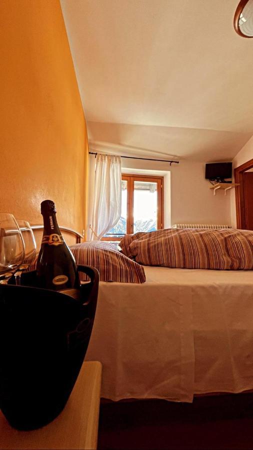 Sasso Nero Hotel Chiesa in Valmalenco Kültér fotó