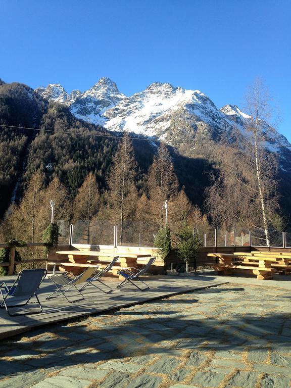 Sasso Nero Hotel Chiesa in Valmalenco Kültér fotó