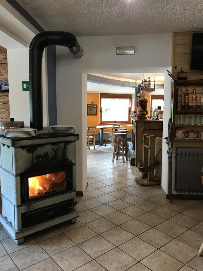 Sasso Nero Hotel Chiesa in Valmalenco Kültér fotó