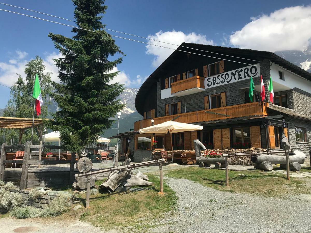 Sasso Nero Hotel Chiesa in Valmalenco Kültér fotó