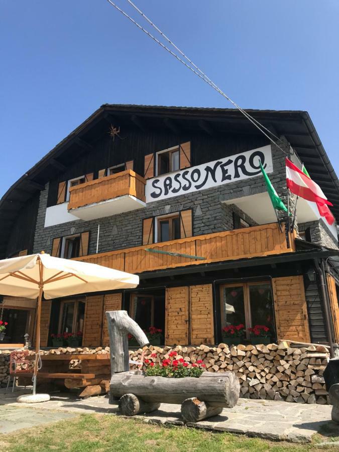 Sasso Nero Hotel Chiesa in Valmalenco Kültér fotó